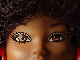 Black Barbie, a crítica: muito mais que a história de uma boneca