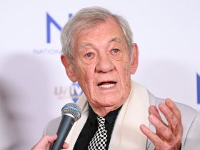 Ian McKellen forçado a cancelar apresentações após terrível queda do palco