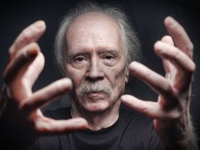 John Carpenter e Robert Englund, ícones do cinema de terror, ganham estrela na Calçada da Fama de Hollywood