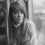 Morreu Françoise Hardy, cantora e compositora francesa e ícone dos anos sessenta.  Ele tinha 80 anos