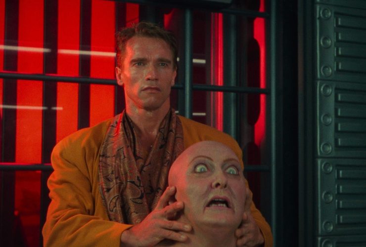 O diretor da Total Recall queria deixar a mulher de três seios ainda mais estranha