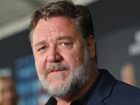 Russel Crowe: "40 papagaios pretos me visitaram depois que meu pai morreu"