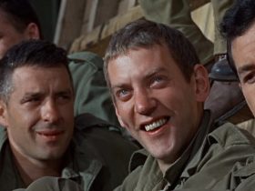 Uma troca inesperada na dúzia suja levou ao papel de Donald Sutherland em M*A*S*H