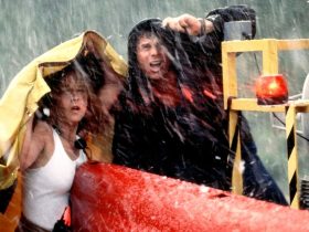 A produção problemática de Twister fez Steven Spielberg gritar com o diretor