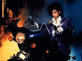 A trilha sonora de grande sucesso de Purple Rain anãou o filme de sucesso do próprio Prince