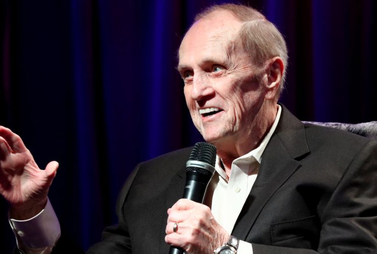 Bob Newhart, lendário comediante e ícone da TV, morreu aos 94 anos