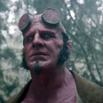 Hellboy assume o terror na cabana na floresta no novo trailer de The Crooked Man