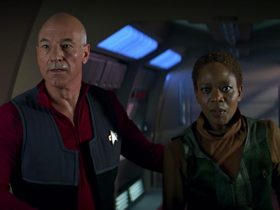 Jornada nas estrelas: o primeiro contato teve um romance mais grandioso planejado para Lily e Picard