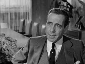 O clássico de Humphrey Bogart com uma pontuação quase perfeita no Rotten Tomatoes