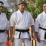 Revisão da 6ª temporada, parte 1 de Cobra Kai: uma equipe é formada à medida que os segredos são revelados na temporada final