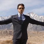 Robert Downey Jr. deu óculos de sol a Tony Stark para que ele pudesse ler cartas de sinalização no Homem de Ferro
