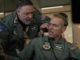 Um thriller de ação de Liam Hemsworth e Russell Crowe está subindo nas paradas da Netflix