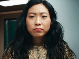 A nova comédia de Awkwafina e John Cena é um grande sucesso de vídeo - apesar de ser um fracasso do Rotten Tomatoes