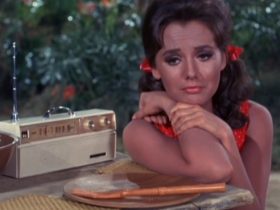 Dawn Wells estava apaixonada por uma co-estrela de Gilligan's Island, mas o momento não era certo