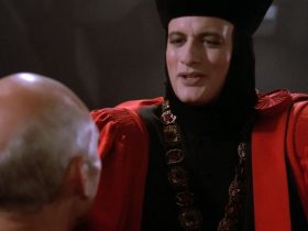 Gene Roddenberry, de Star Trek, fez uma grande promessa ao ator John De Lancie - e depois a quebrou