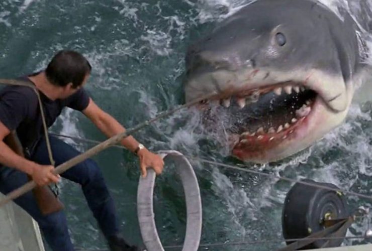 O final original de Jaws não poderia ser mais diferente da versão de Steven Spielberg