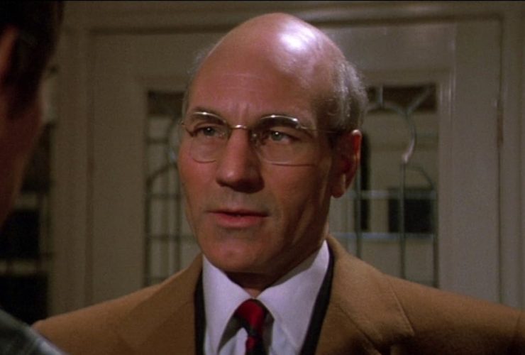 O subestimado filme de ficção científica que deu a Patrick Stewart seu primeiro beijo na tela