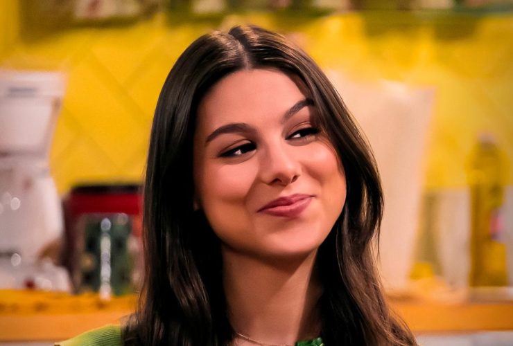 Kira Kosarin as Betsy Kelso in That 90s Show