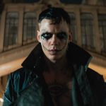 The Crow 2024 Remake proibiu armas reais no set após as tragédias de Brandon Lee e Rust