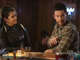 Um filme de ação de Mark Wahlberg e Halle Berry chega direto ao topo das paradas da Netflix