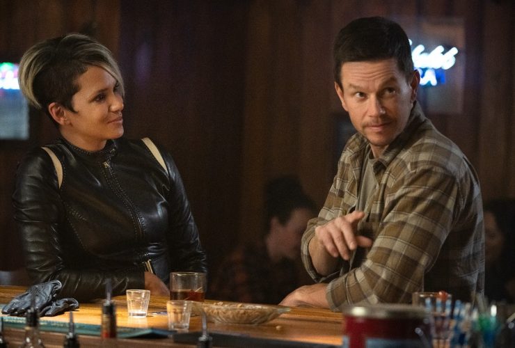 Um filme de ação de Mark Wahlberg e Halle Berry chega direto ao topo das paradas da Netflix