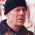 Uma comédia de ação esquecida com Bruce Willis está chegando ao topo das paradas da Netflix 14 anos depois