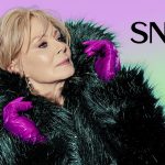 A estreia da 50ª temporada do Saturday Night Live manca em pedaços obsoletos e desperdiça o brilhante Jean Smart