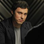 A verdadeira razão pela qual os doces de John Francis Daley deixaram os ossos na 10ª temporada