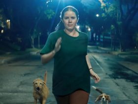 Amy Adams está literalmente se transformando em um cachorro no trailer de Nightbitch