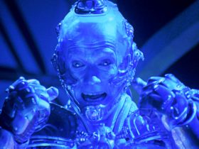 Arnold Schwarzenegger, de Batman e Robin, manteve seu traje Mr. Freeze sob uma condição