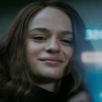 Filme distópico de ficção científica de McG com Joey King e Chase Stokes explode nas paradas da Netflix