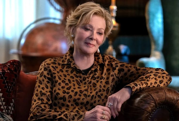 Os primeiros apresentadores da 50ª temporada do Saturday Night Live incluem Jean Smart, Michael Keaton e John Mulaney