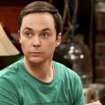 Por que Jim Parsons, da The Big Bang Theory, deu um novo visual para seu jovem Sheldon Cameo