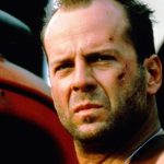 Um roteiro rejeitado para o melhor personagem de Bruce Willis se tornou uma das piores sequências de todos os tempos