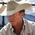 Por que Taylor Sheridan se escolheu como Travis Whitley de Yellowstone