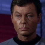 Por que o Dr. Leonard McCoy é chamado de Bones na franquia Star Trek