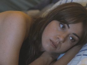 A comédia de ficção científica de Aubrey Plaza com 90% no Rotten Tomatoes encontra sucesso no Prime Video