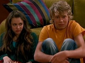 Larry David e Austin Butler tiveram participações especiais no mesmo episódio de… Hannah Montana?