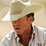 Quem o criador do Yellowstone, Taylor Sheridan, interpreta na série?