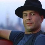 Bruce Willis lamenta ter recusado o papel de vilão em um filme clássico de George Clooney