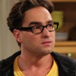 Como Johnny Galecki se sente por estar sempre associado à teoria do Big Bang