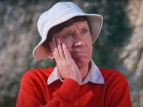 Bob Denver e Dawn Wells reproduziram os papéis da ilha de Gilligan em Baywatch