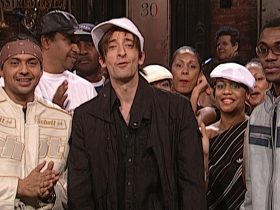 O desempenho de Adrien Brody no SNL foi tão ruim que o público pensa que ele foi banido