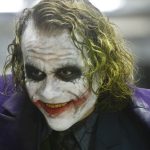 O livro arrepiante Christopher Nolan deu a Heath Ledger para se preparar para o Coringa