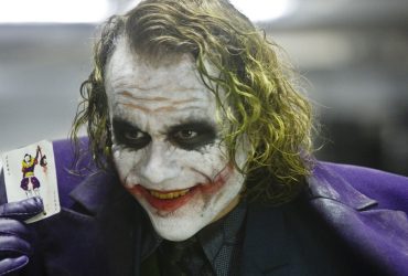 O livro arrepiante Christopher Nolan deu a Heath Ledger para se preparar para o Coringa