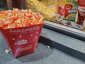 O próximo evento do Popcorn Day do Cinemark é um negócio matador – mas eles estão preparados para o seu negócio engraçado