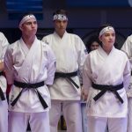 Por que Cobra Kai mudou do YouTube para o Netflix na terceira temporada