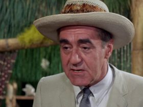 Por que a Ilha de Gilligan estava “muito à frente” do Batman de Adam West, de acordo com Jim Backus