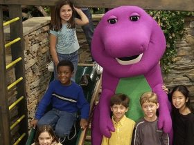 O filme de Barney de A24 tem um escritor e lamentamos informá -lo que você vai querer ver isso