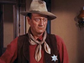 John Wayne tem uma participação especial em Gunsmoke